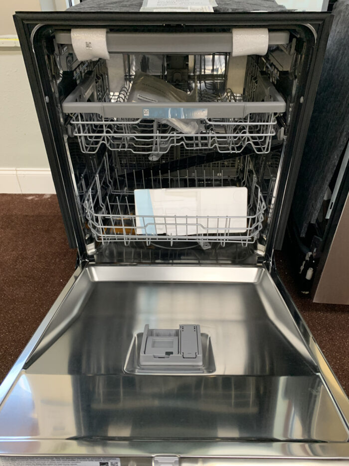 Front Control Dishwasher with QuadWash™ and 3rd Rack
